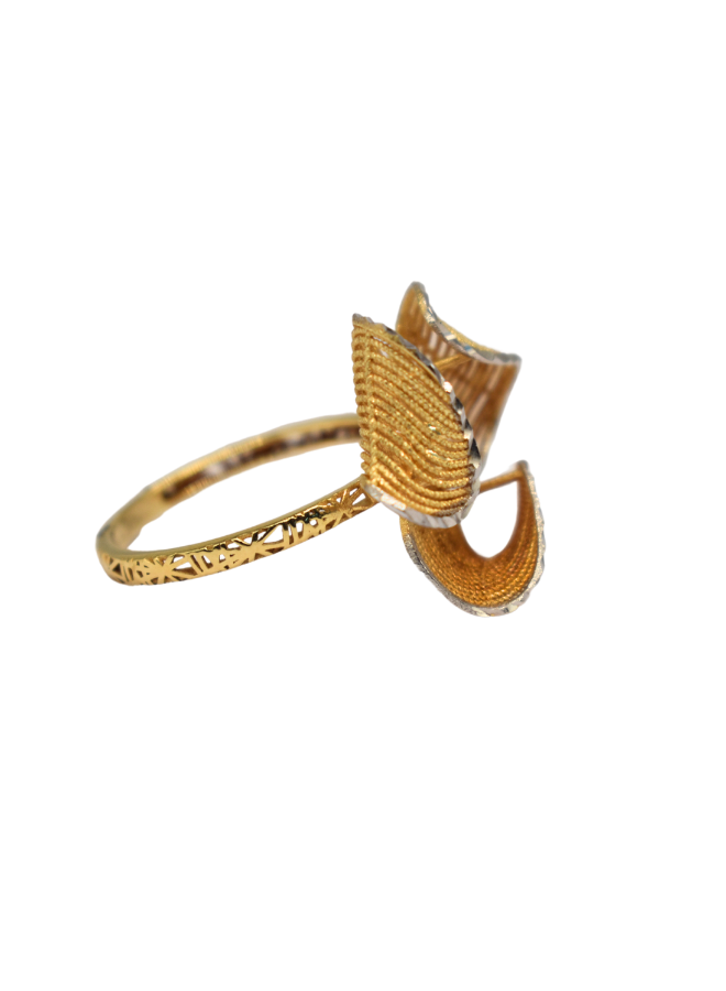 18K Yellow Gold Flower Designed Ring