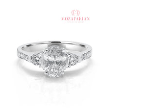 Oval diamond engagement ring